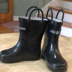 LoneCone Rainboots with easy-on handles